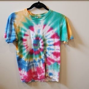 Fruit of the loom spiral tie dye tshirt. Size M